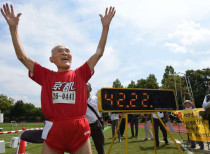 Hidekichi Miyazaki – Japan’s ‘Golden Bolt’ stuns medical science to set world record