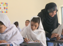Afghan refugee teacher Aqeela Asifi awarded with 2015 Nansen Refugee Award by UNHCR