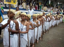 India students in Gandhi dress create Guinness Record