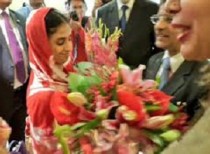 Geeta, a deaf-mute girl who accidently crossed over to Pakistan returns after 15 yrs