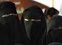 Saudi Arabia for allows women to vote in local elections for first time
