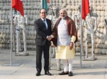 PM Narendra Modi, Presient Hollande visit government museum, gallery in Chandigarh