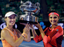 Sania Mirza and Martina Hingis wins womens double crown