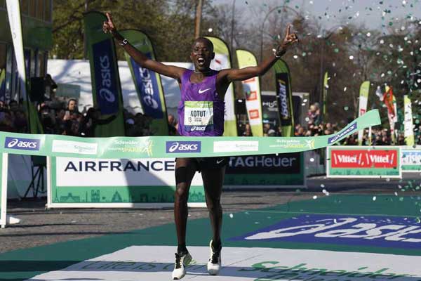 Kenya’s Kotut and Jepkesho win Paris Marathon