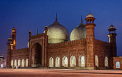 Night_View_of_Badshahi_Mosque_(King’s_Mosque)
